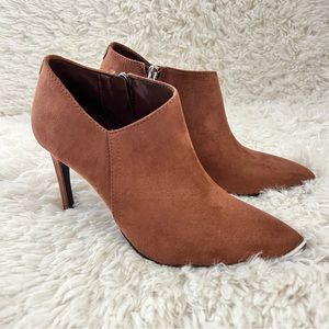 CALVIN KLEIN Hessica 2 Bootie Pump Stiletto Heel Size 8 Brown